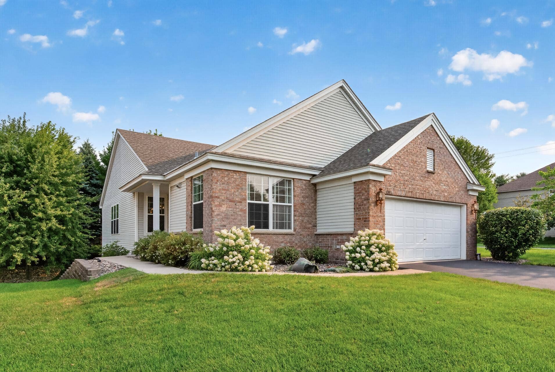 10986 Thone Road, Woodbury, MN 55129 10986 Thone Road, Woodbury, MN 55129