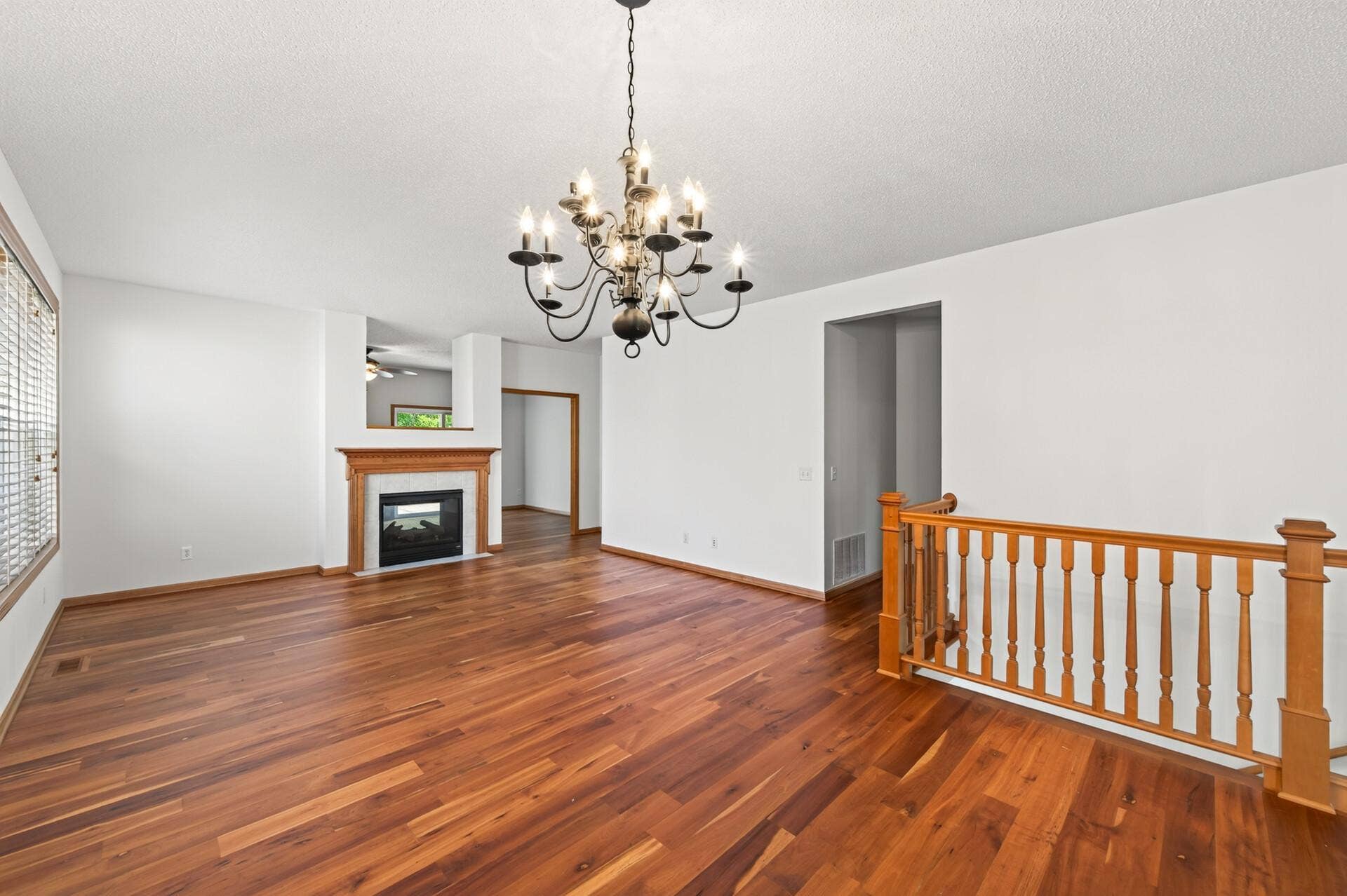 10986 Thone Road, Woodbury, MN 55129 10986 Thone Road, Woodbury, MN 55129