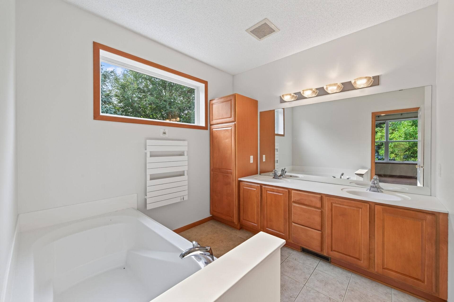 10986 Thone Road, Woodbury, MN 55129 10986 Thone Road, Woodbury, MN 55129