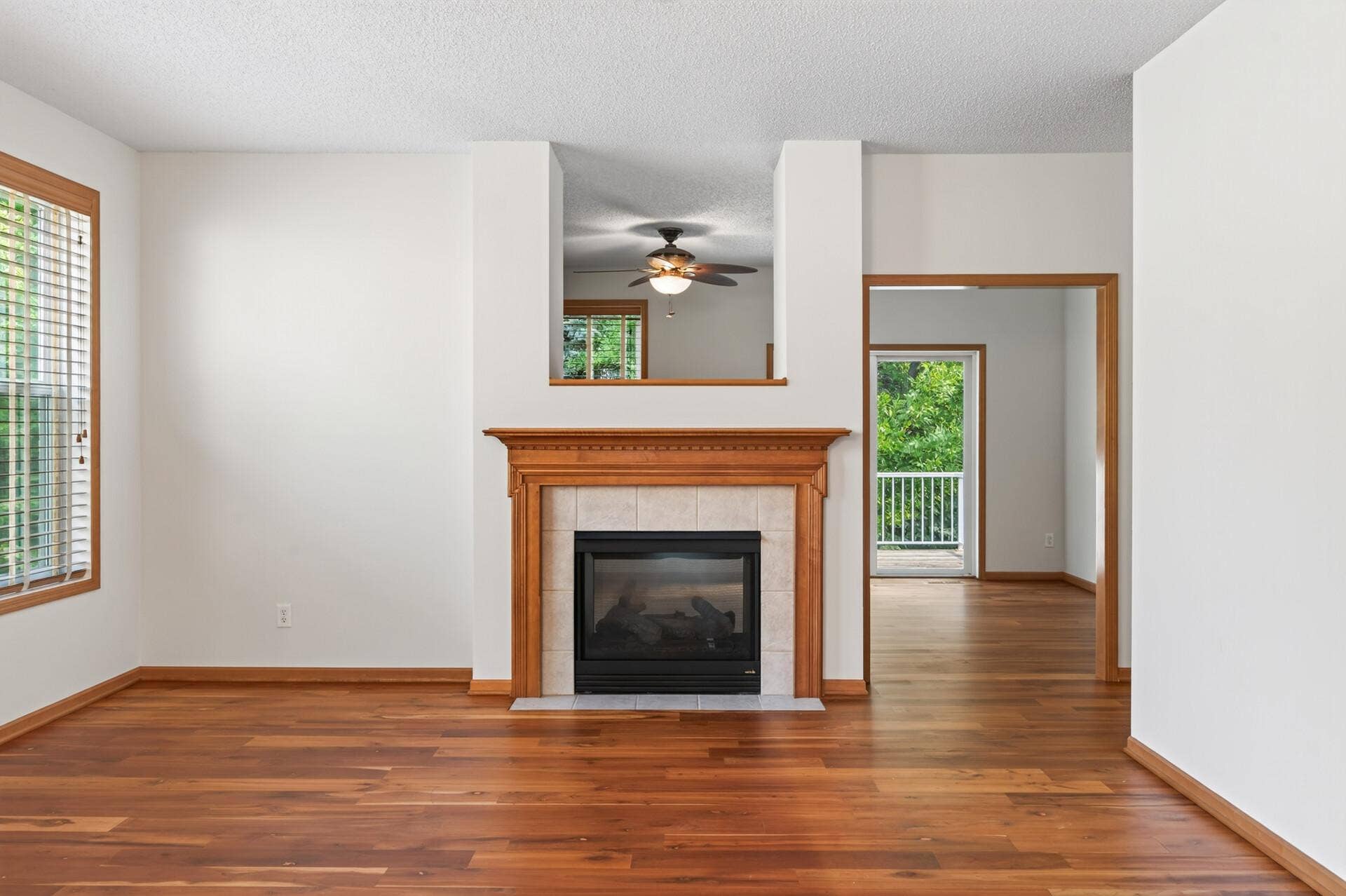 10986 Thone Road, Woodbury, MN 55129 10986 Thone Road, Woodbury, MN 55129