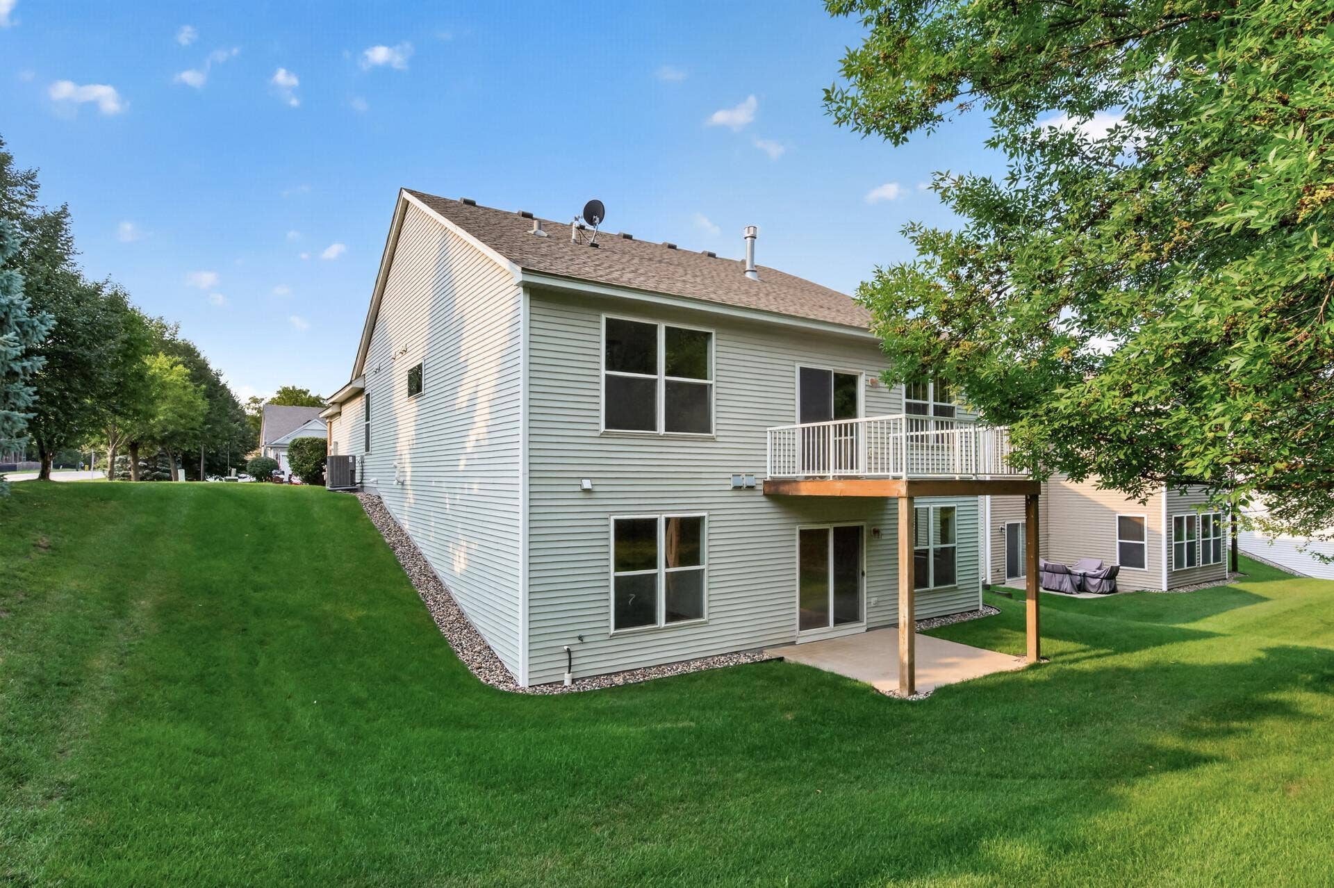 10986 Thone Road, Woodbury, MN 55129 10986 Thone Road, Woodbury, MN 55129