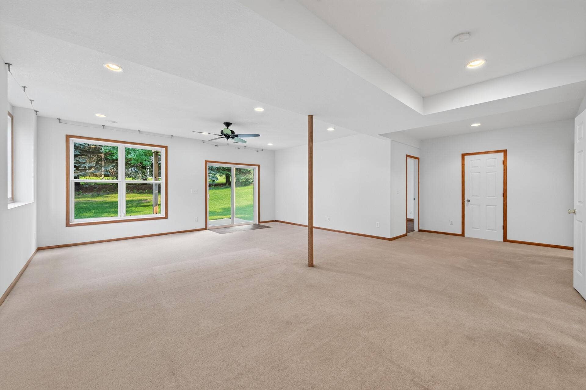 10986 Thone Road, Woodbury, MN 55129 10986 Thone Road, Woodbury, MN 55129