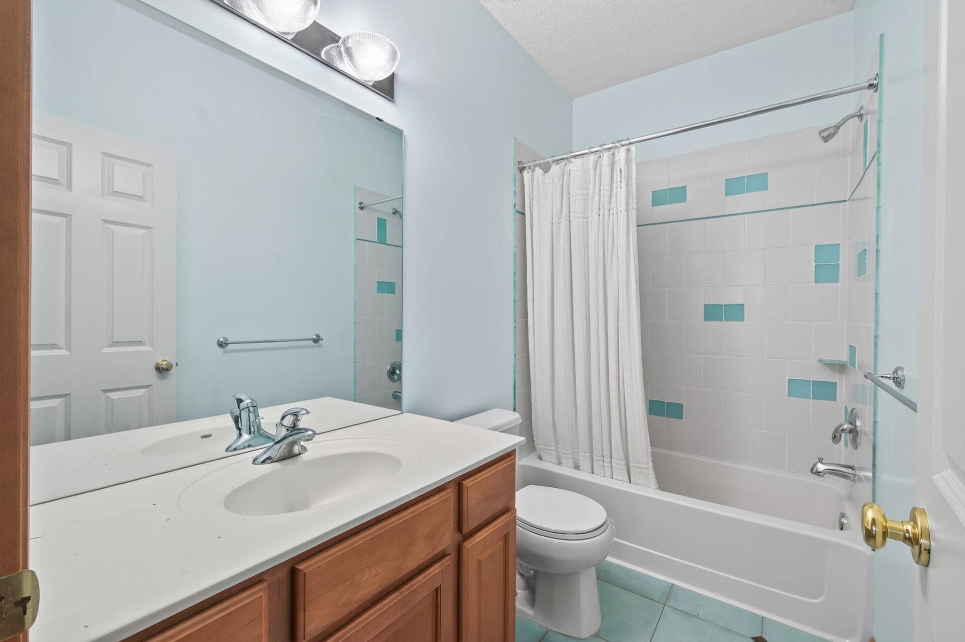 10986 Thone Road, Woodbury, MN 55129 10986 Thone Road, Woodbury, MN 55129