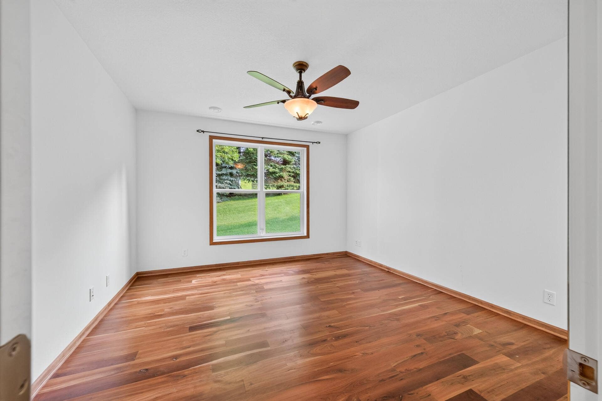 10986 Thone Road, Woodbury, MN 55129 10986 Thone Road, Woodbury, MN 55129