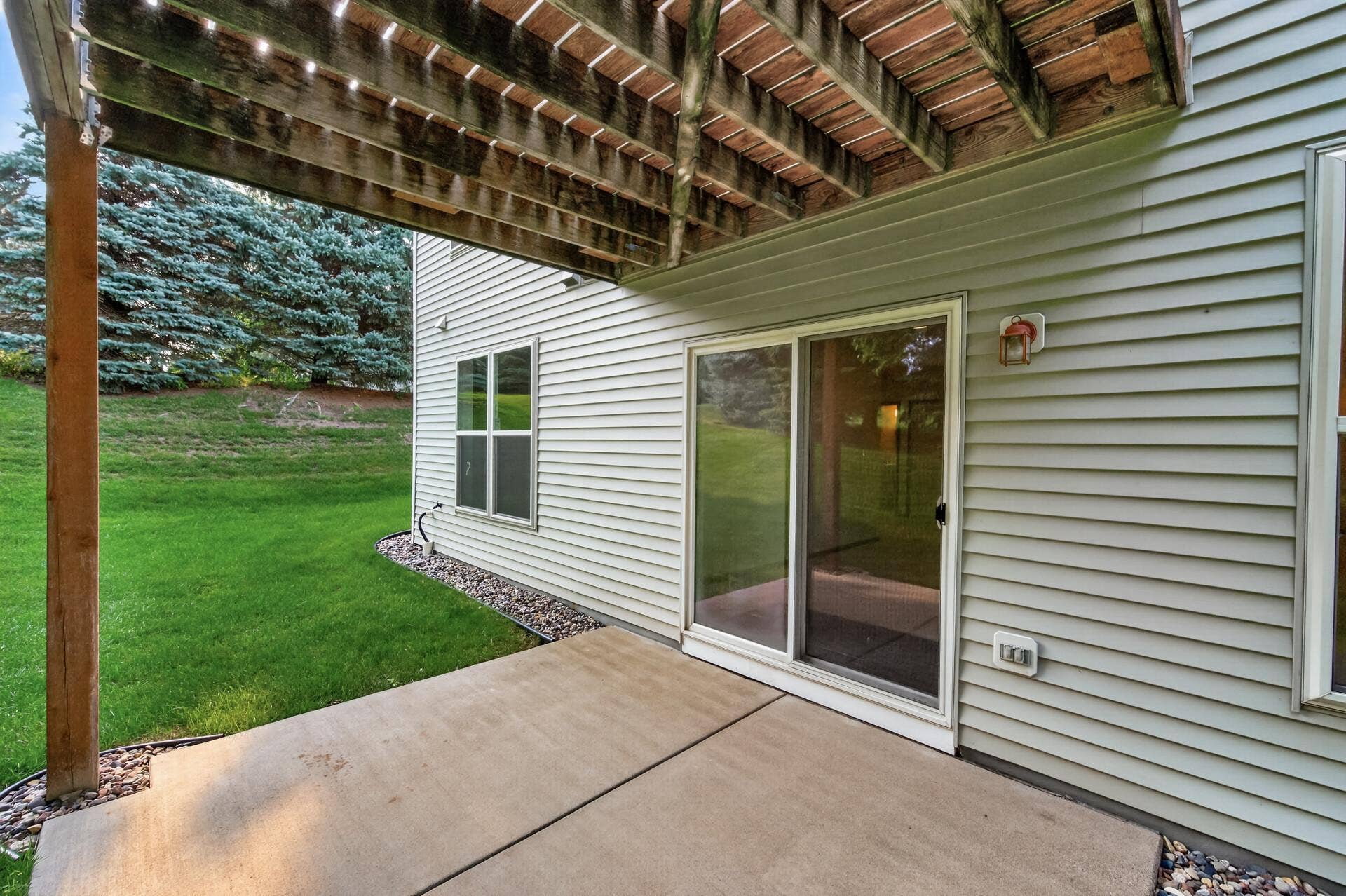 10986 Thone Road, Woodbury, MN 55129 10986 Thone Road, Woodbury, MN 55129