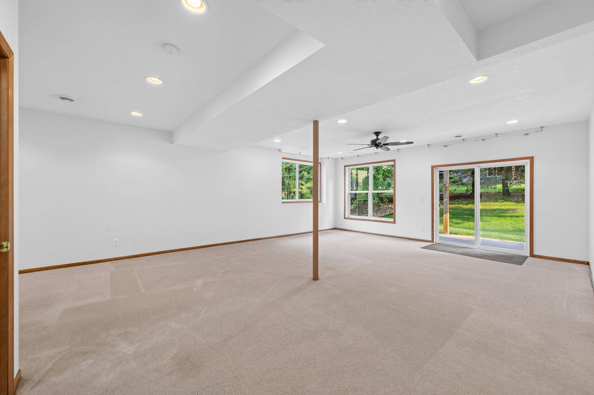 10986 Thone Road, Woodbury, MN 55129 10986 Thone Road, Woodbury, MN 55129