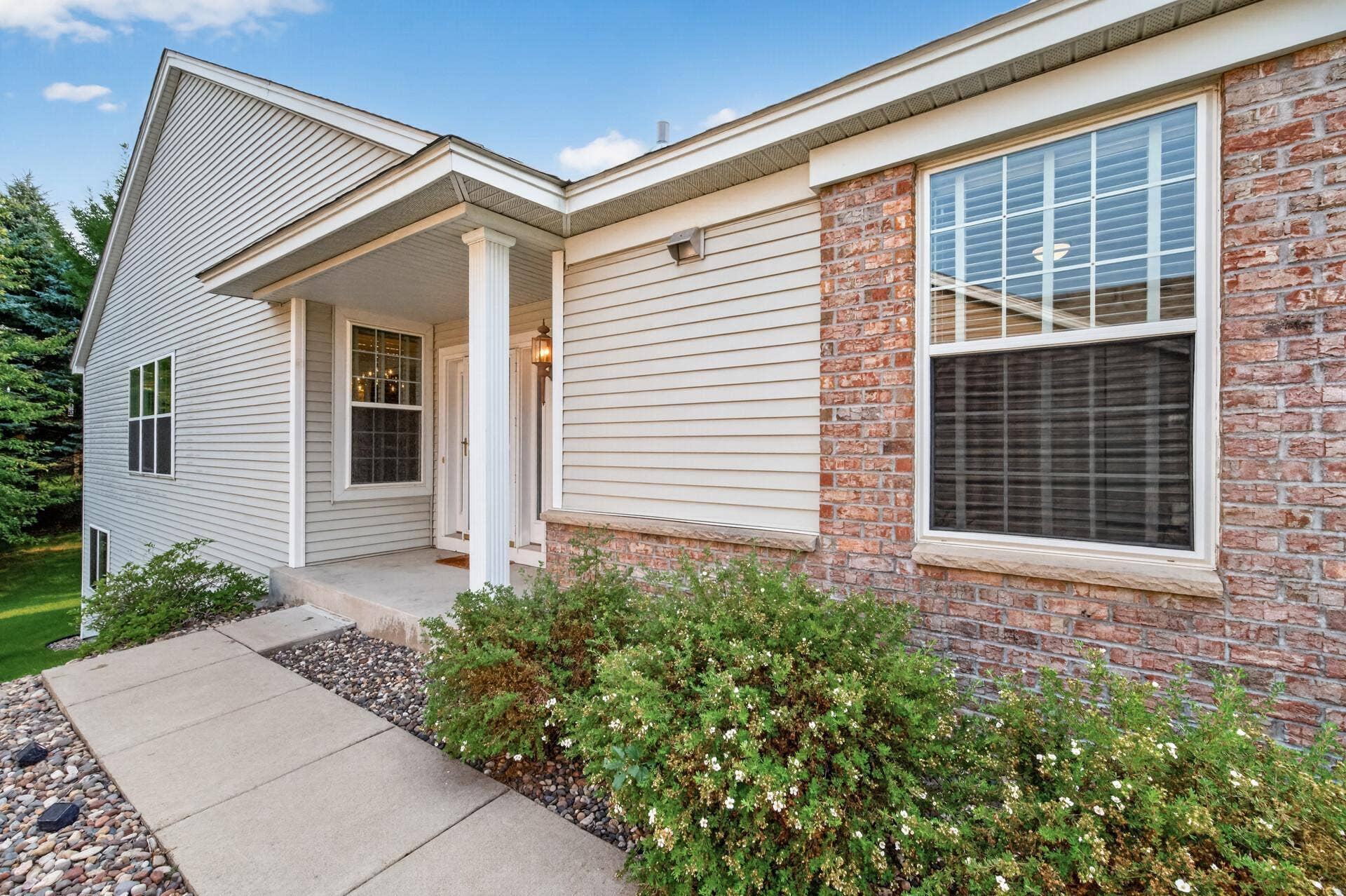 10986 Thone Road, Woodbury, MN 55129 10986 Thone Road, Woodbury, MN 55129
