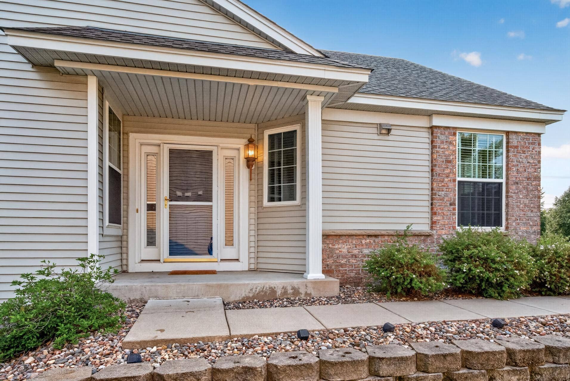 10986 Thone Road, Woodbury, MN 55129 10986 Thone Road, Woodbury, MN 55129