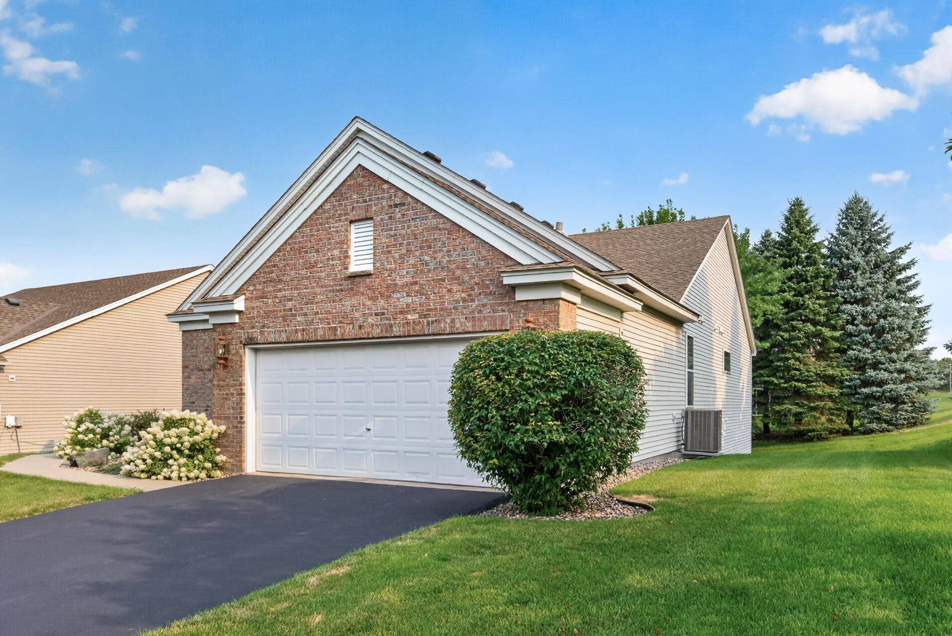 10986 Thone Road, Woodbury, MN 55129 10986 Thone Road, Woodbury, MN 55129