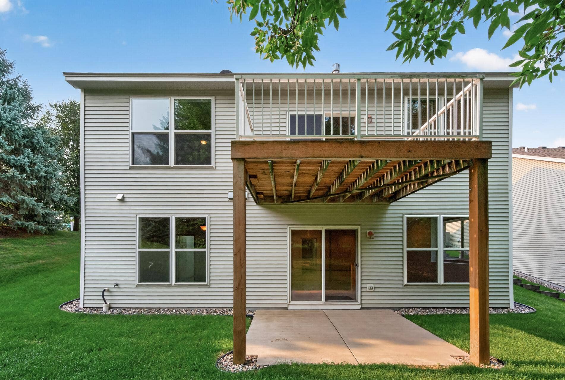 10986 Thone Road, Woodbury, MN 55129 10986 Thone Road, Woodbury, MN 55129