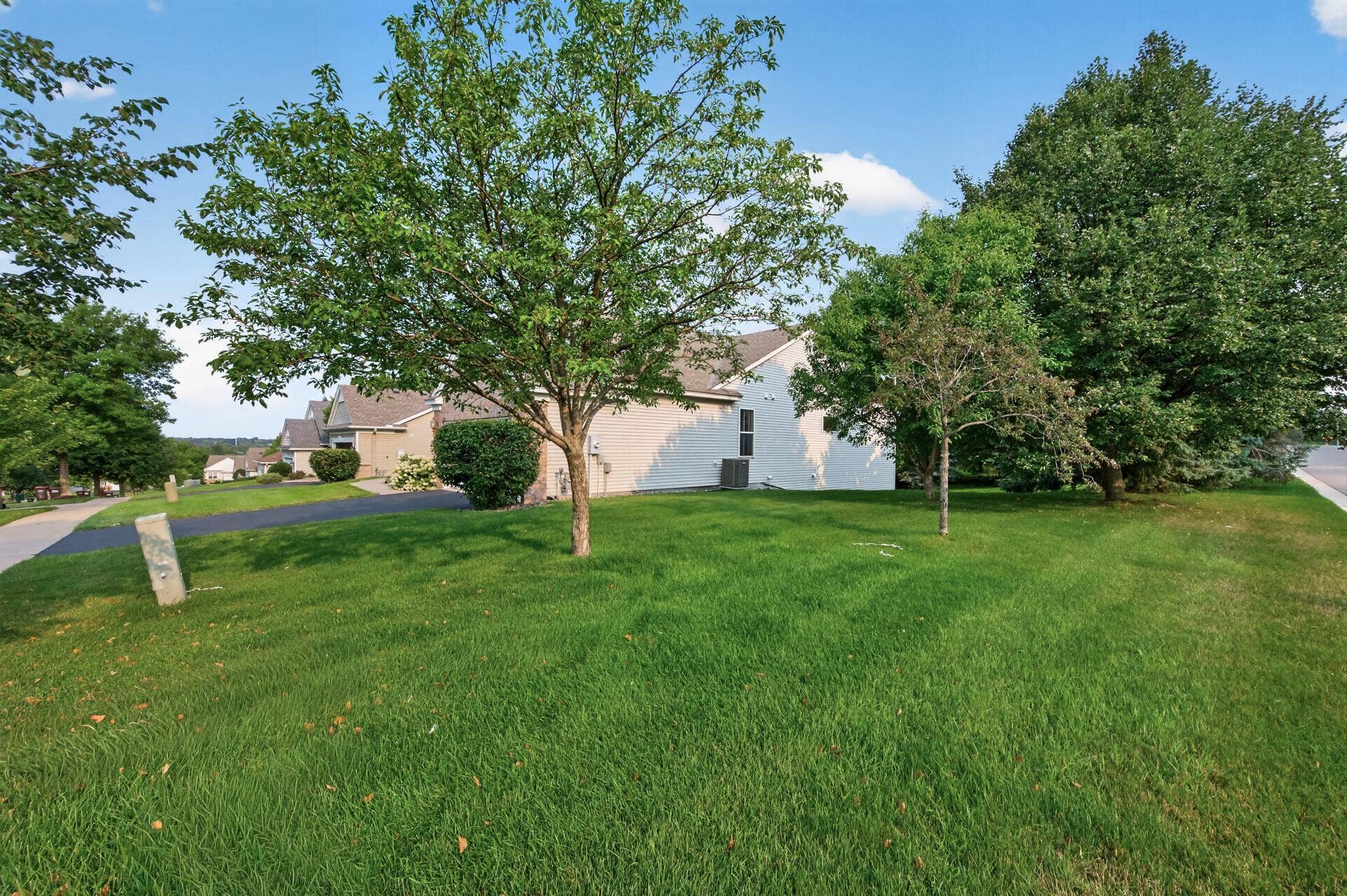 10986 Thone Road, Woodbury, MN 55129 10986 Thone Road, Woodbury, MN 55129