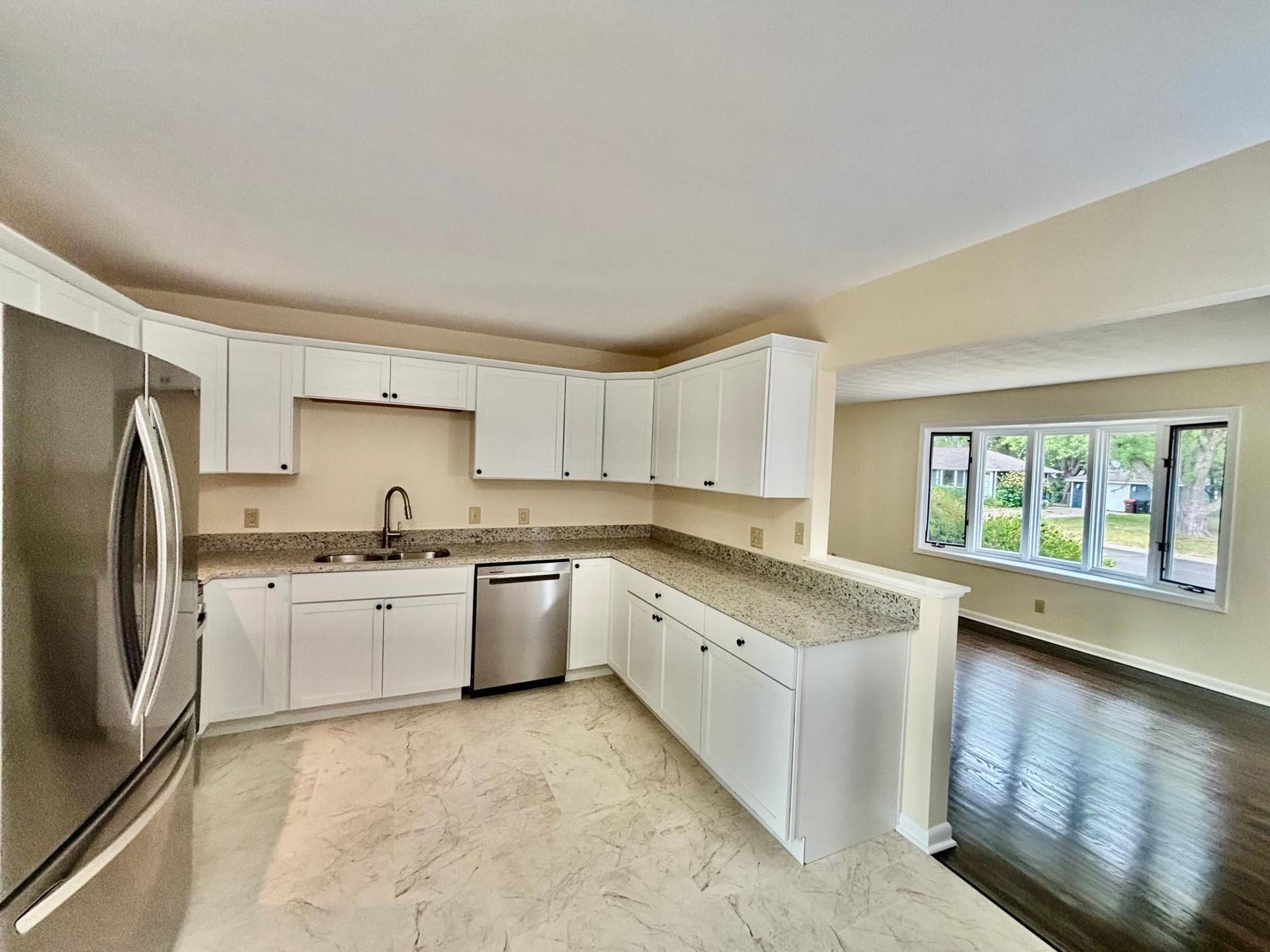 2021 Chambers Street, Maplewood, MN 55109 Brand new kitchen!