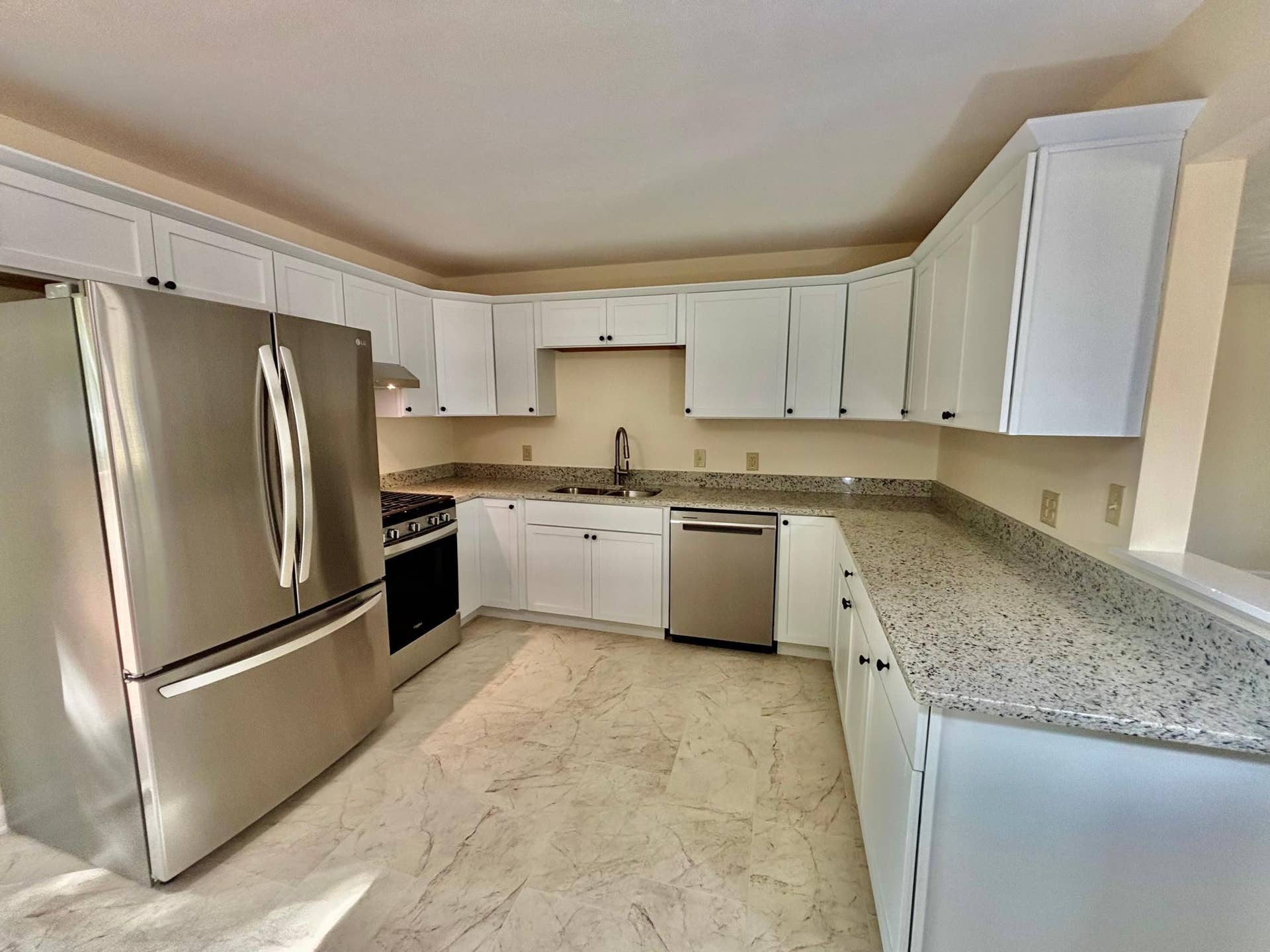 2021 Chambers Street, Maplewood, MN 55109 brand new stainless steel appliances