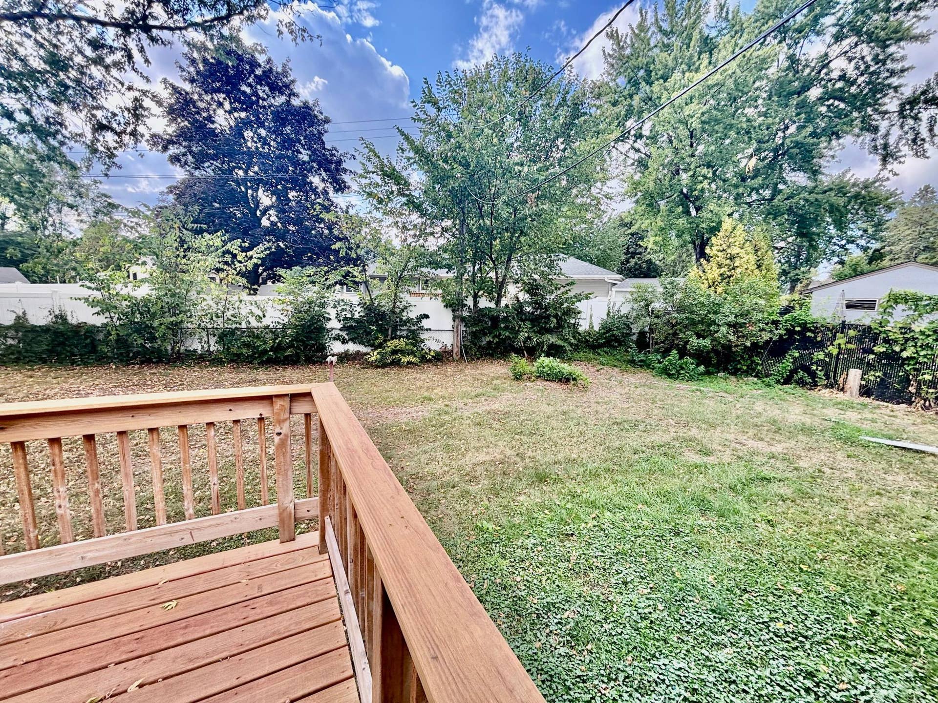 2021 Chambers Street, Maplewood, MN 55109 Spacious flat back yard