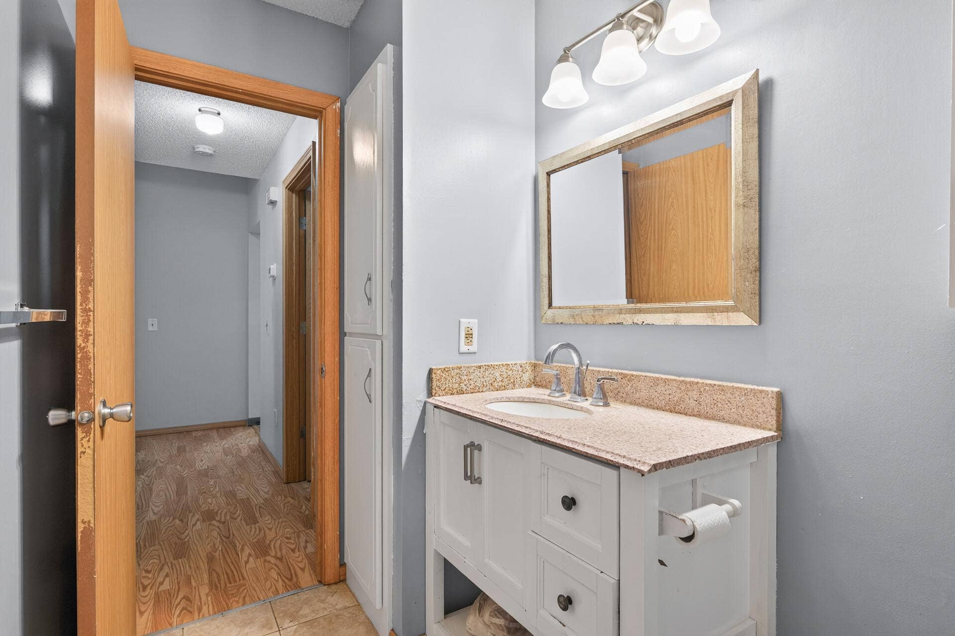 1124 Meadowwood Drive, Brooklyn Park, MN 55444 Upper full bathroom