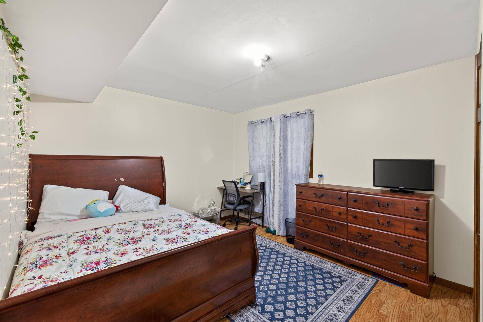 1124 Meadowwood Drive, Brooklyn Park, MN 55444 Bedroom 3 - one of two lower level bedrooms