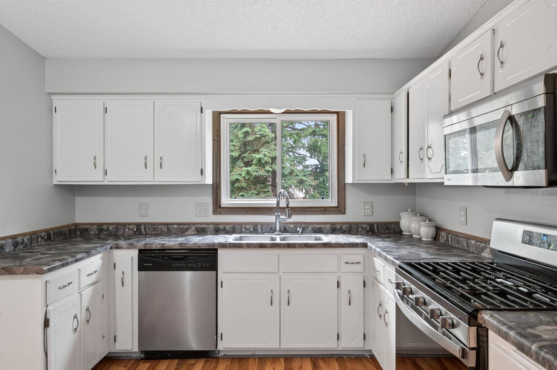 1124 Meadowwood Drive, Brooklyn Park, MN 55444 1124 Meadowwood Drive, Brooklyn Park, MN 55444