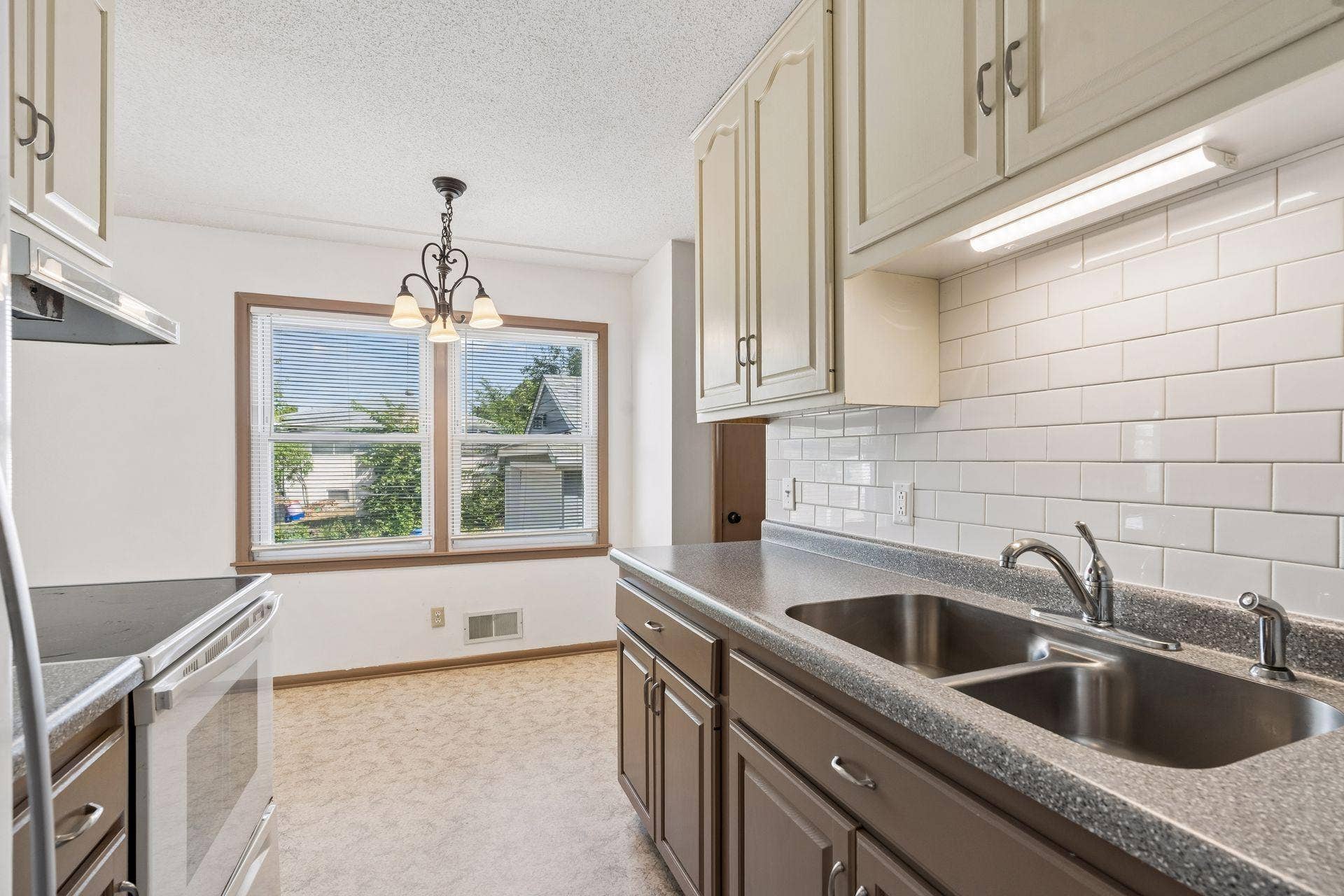 1538/1540 Hartford Avenue, 94, Saint Paul, MN 55116 1538/1540 Hartford Avenue, 94, Saint Paul, MN 55116