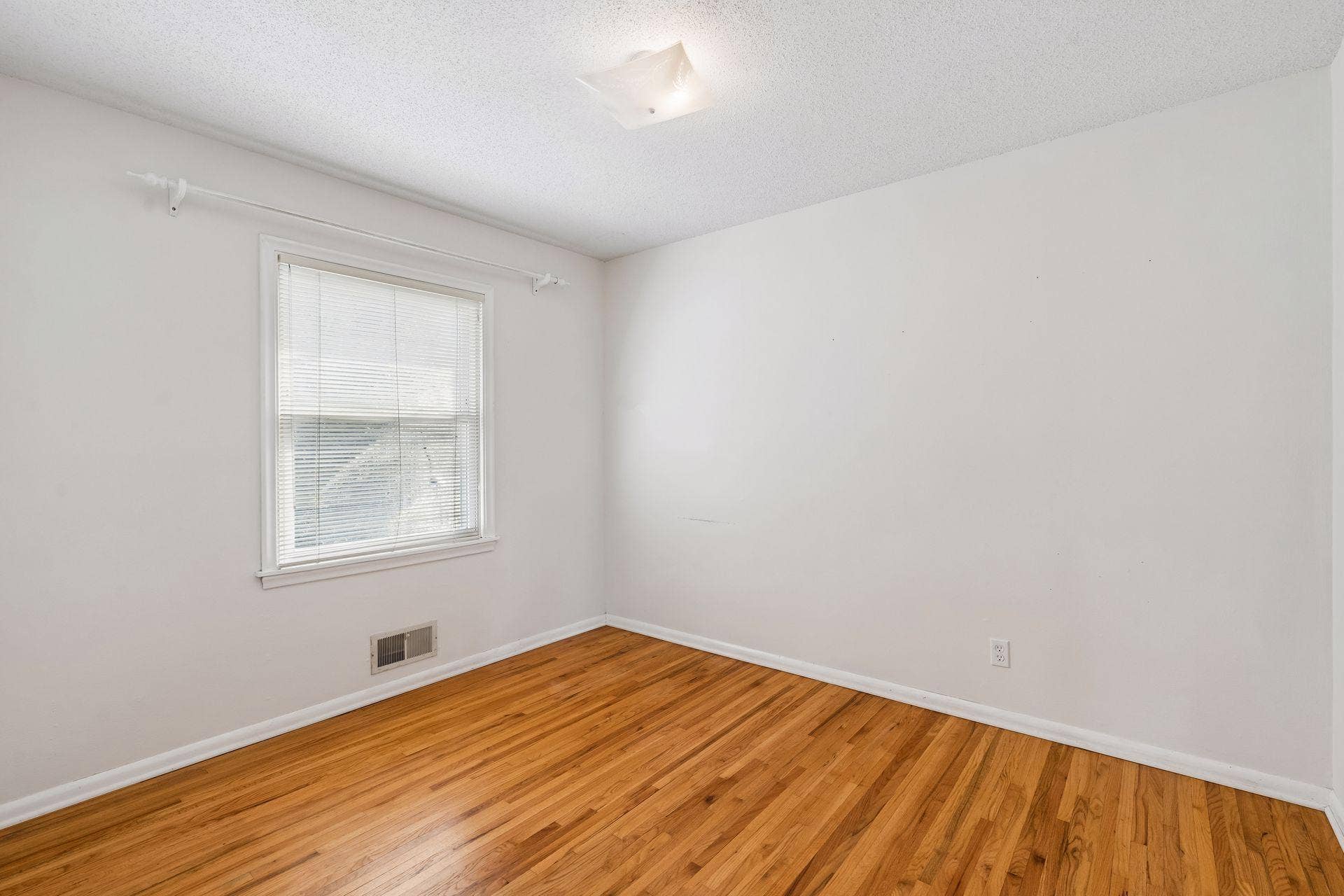1538/1540 Hartford Avenue, 94, Saint Paul, MN 55116 1538/1540 Hartford Avenue, 94, Saint Paul, MN 55116