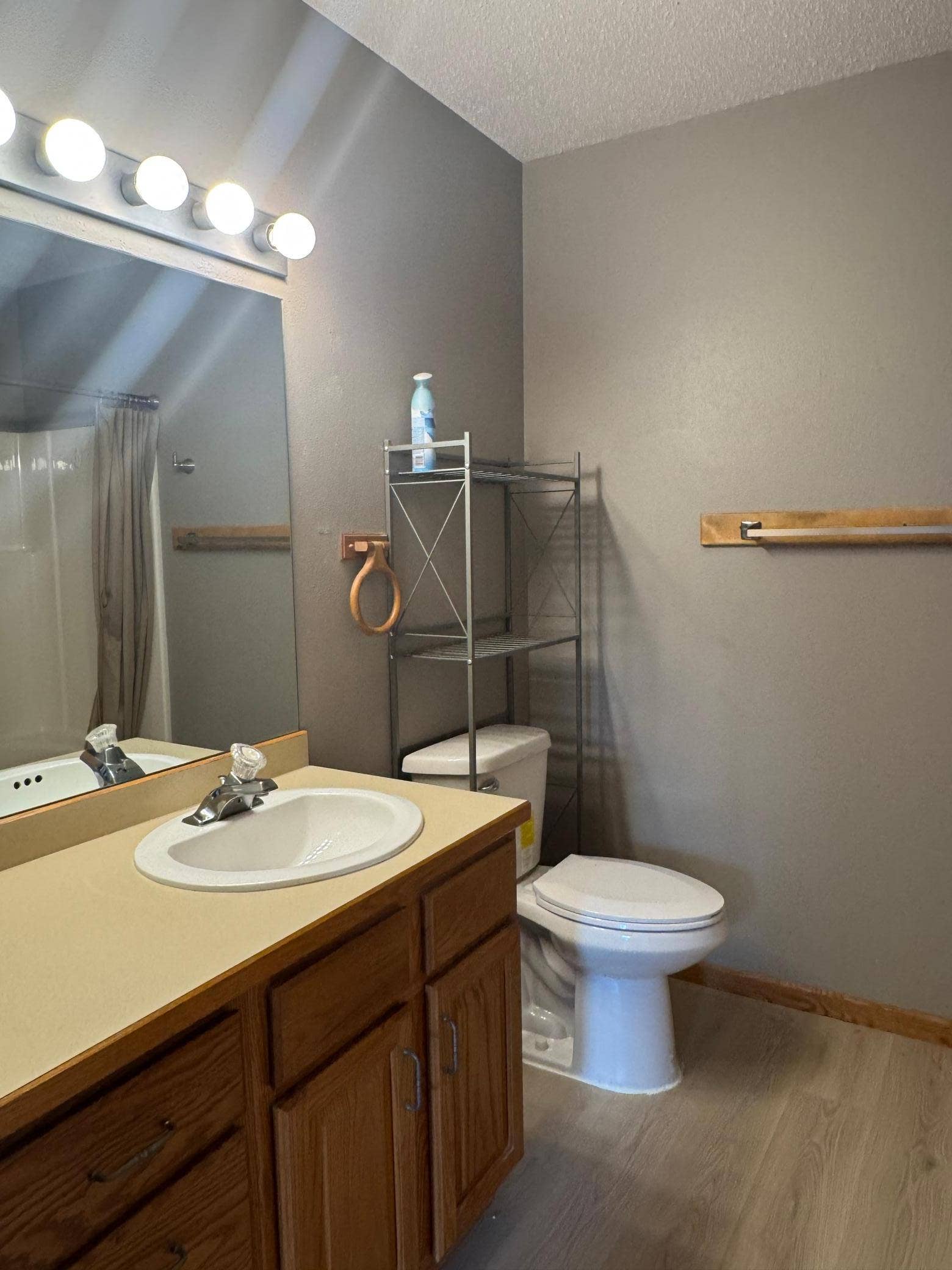 300 Roosevelt Road SW, #12, Bemidji, MN 56601 Primary Suite Bath