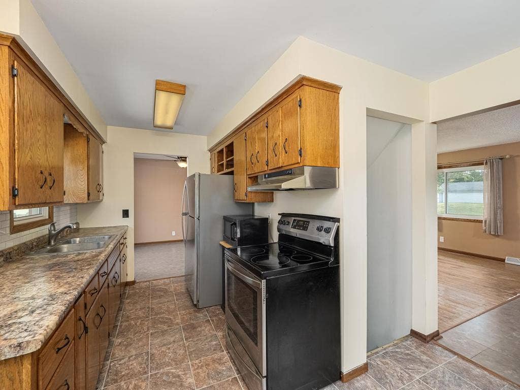 6231 Quail Avenue N, Brooklyn Center, MN 55429 014-008-Kitchen-1024x768.jpg
