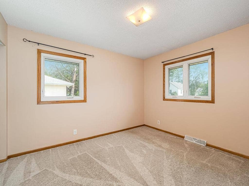 6231 Quail Avenue N, Brooklyn Center, MN 55429 018-001-Bedroom-1024x768.jpg