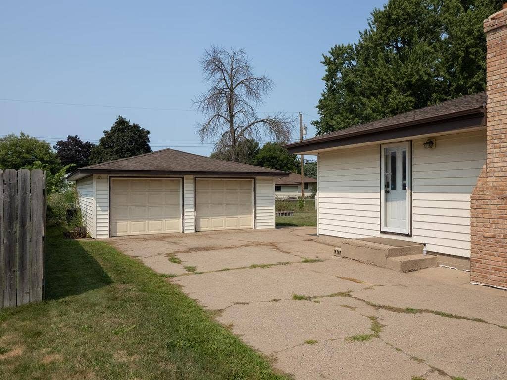 6231 Quail Avenue N, Brooklyn Center, MN 55429 003-009-Garage-1024x768.jpg
