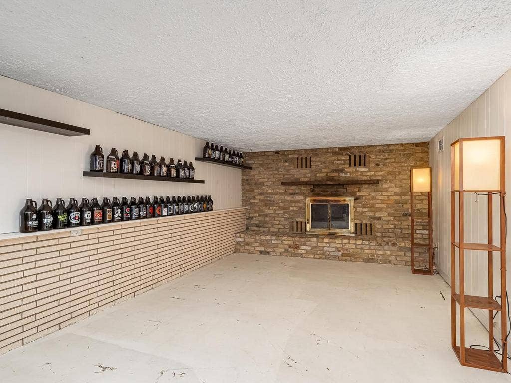 6231 Quail Avenue N, Brooklyn Center, MN 55429 020-024-Family Room-1024x768.jpg