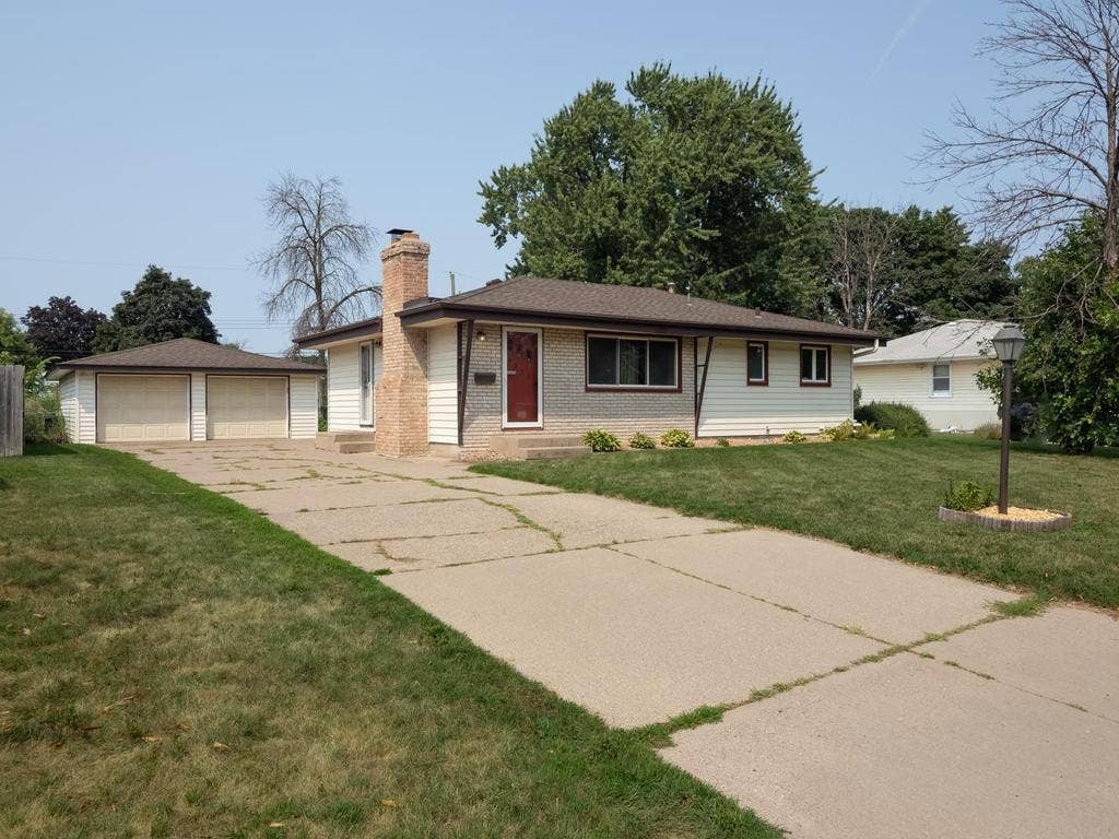6231 Quail Avenue N, Brooklyn Center, MN 55429 001-013-Exterior Front-1024x768.jpg