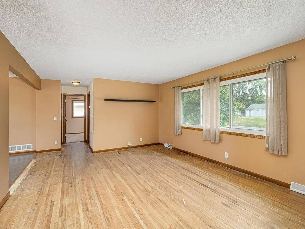 6231 Quail Avenue N, Brooklyn Center, MN 55429 010-010-Living Room-1024x768.jpg