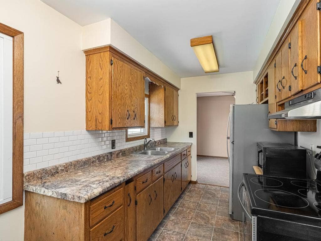 6231 Quail Avenue N, Brooklyn Center, MN 55429 015-011-Kitchen-1024x768.jpg