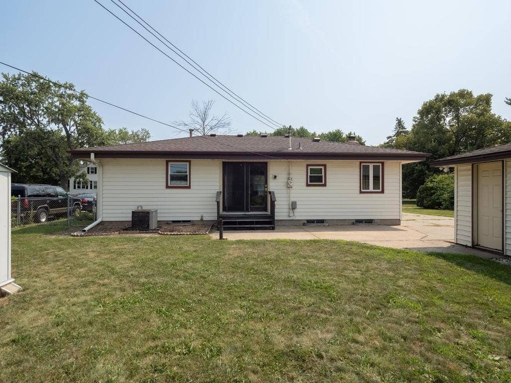6231 Quail Avenue N, Brooklyn Center, MN 55429 004-018-Back-1024x768.jpg
