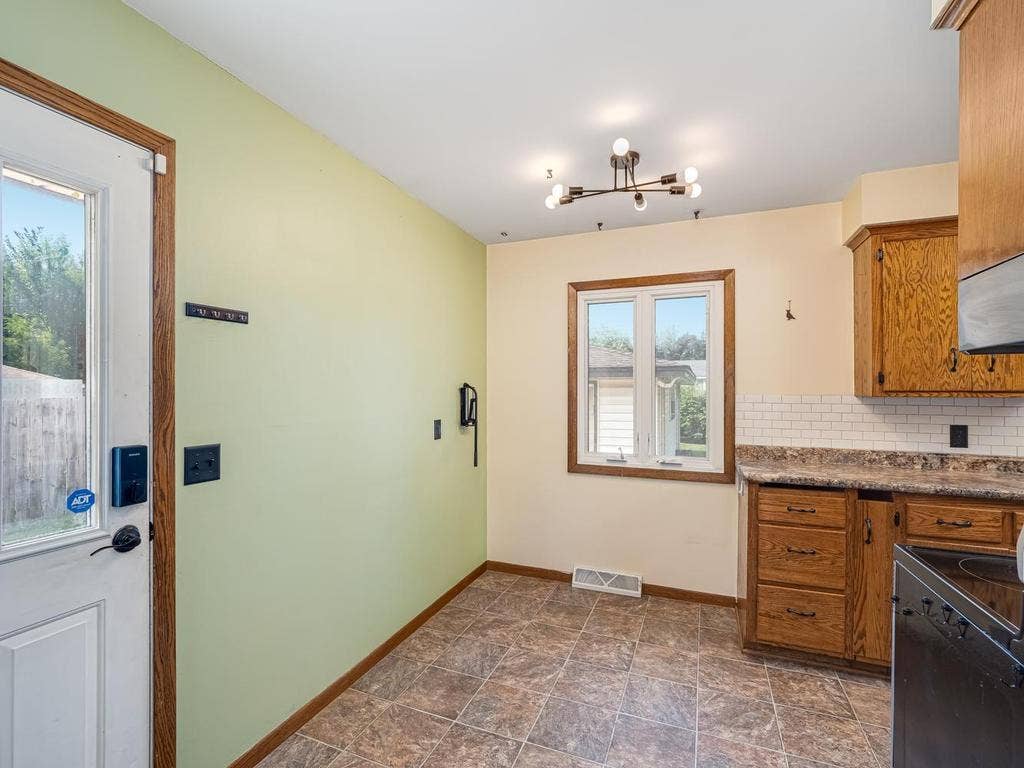 6231 Quail Avenue N, Brooklyn Center, MN 55429 016-015-Kitchen-1024x768.jpg
