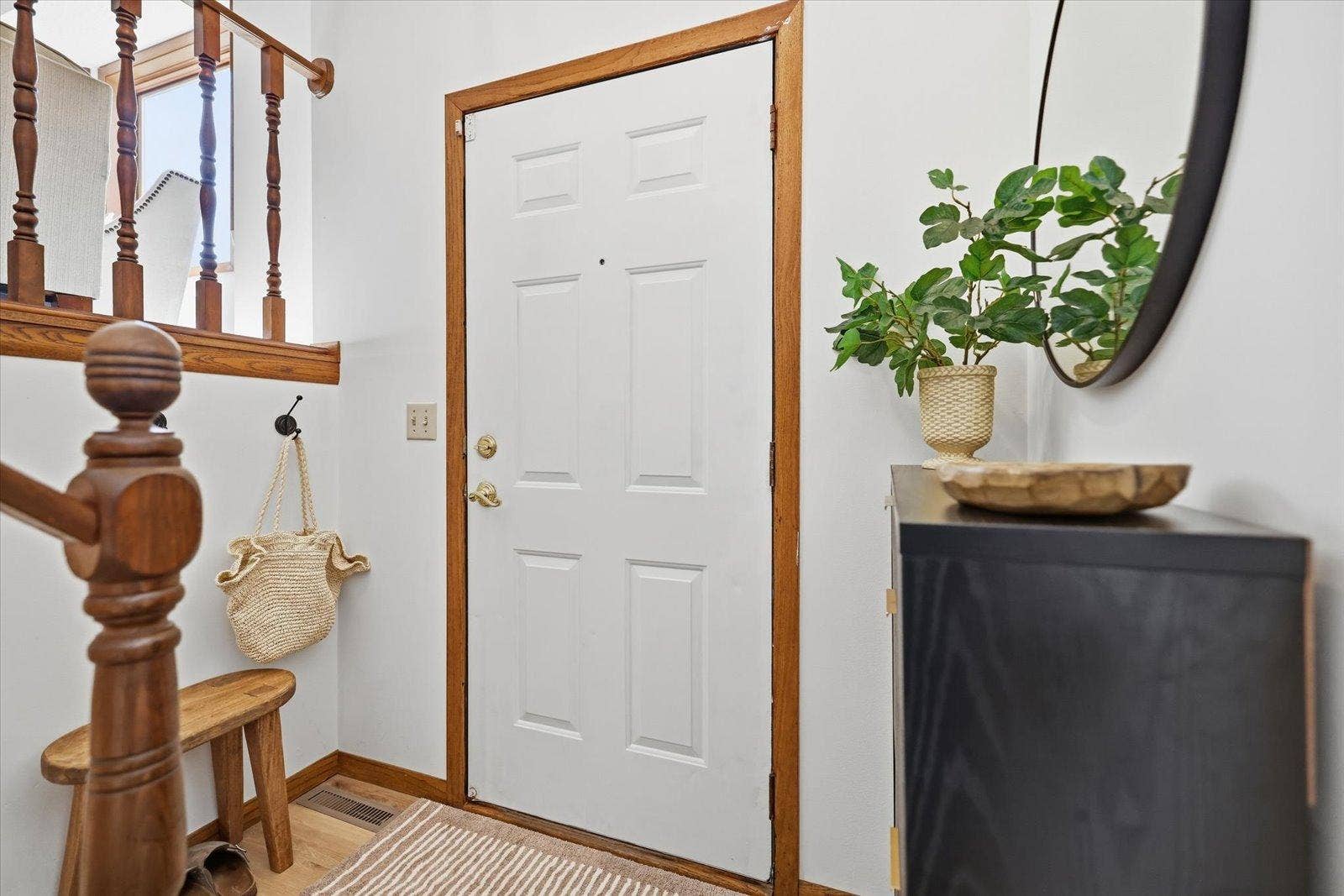 1420 Sylvan Street, 97, Saint Paul, MN 55117 Foyer