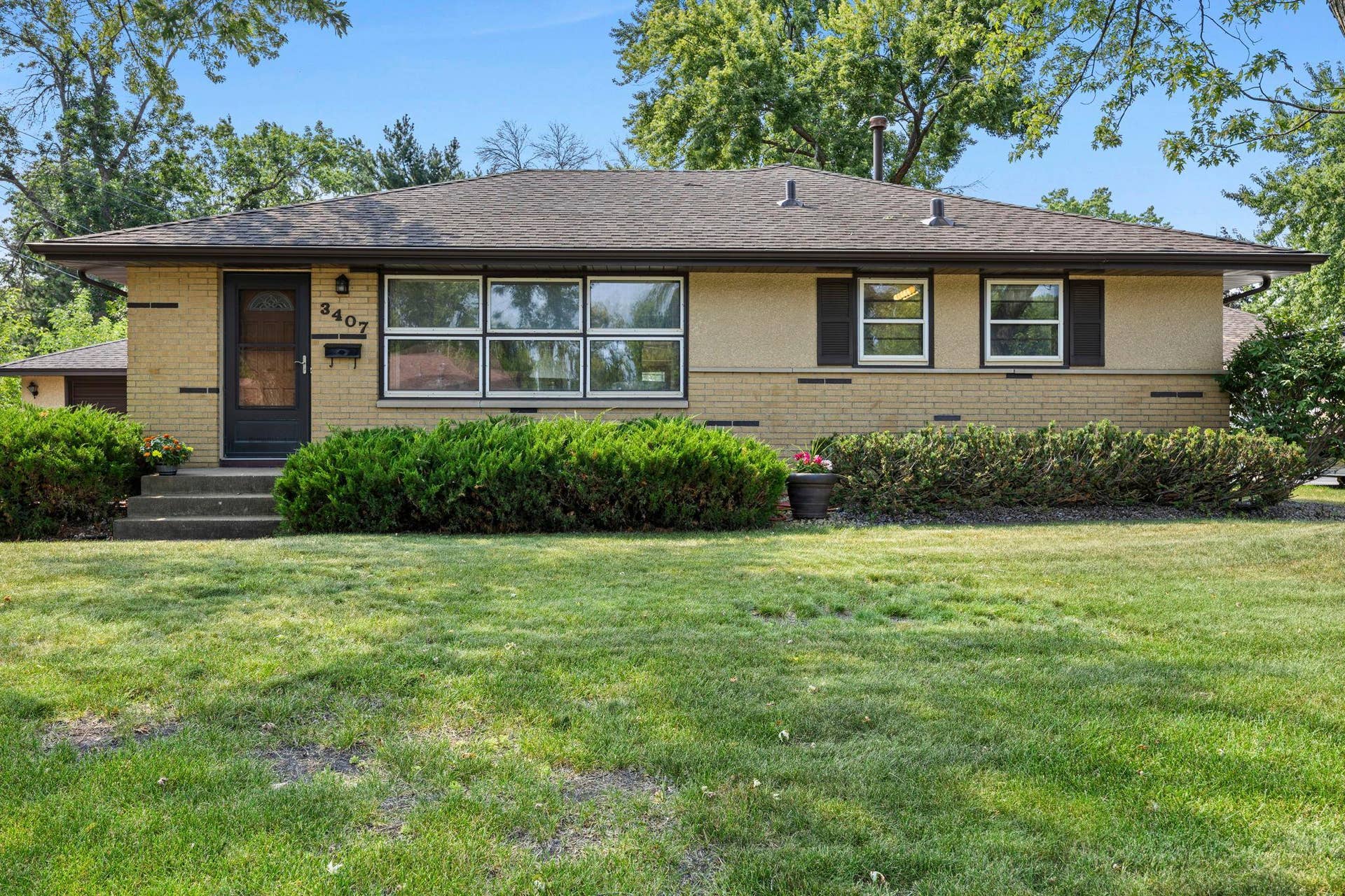 3407 Woodbine Lane N, Brooklyn Center, MN 55429 13-web-or-mls-3407 Woodbine Ln-294.jpg