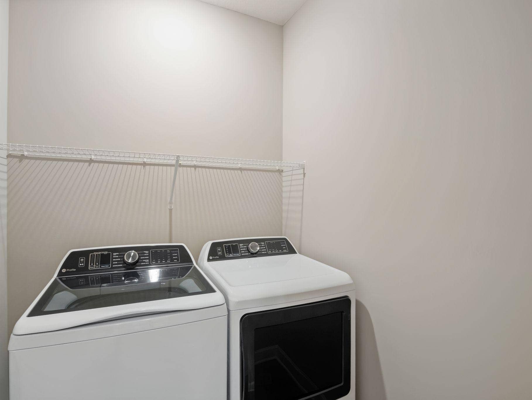 14_MIN_Westwind_Pic_Salerno_QMI_HS3521_LaundryRoom_F1.jpg