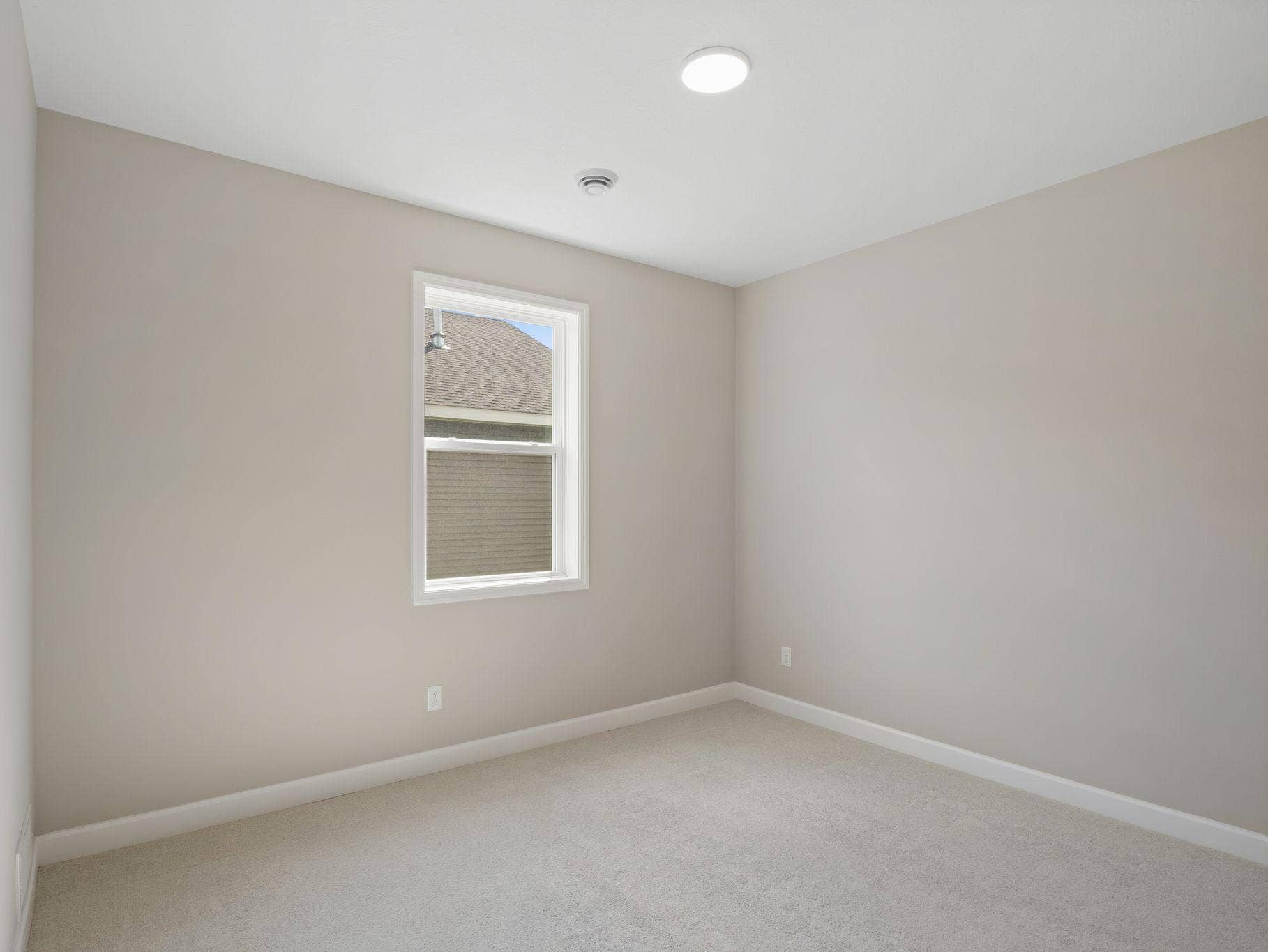 5_MIN_Westwind_Pic_Salerno_QMI_HS3521_Bedroom_2of3_F1.jpg