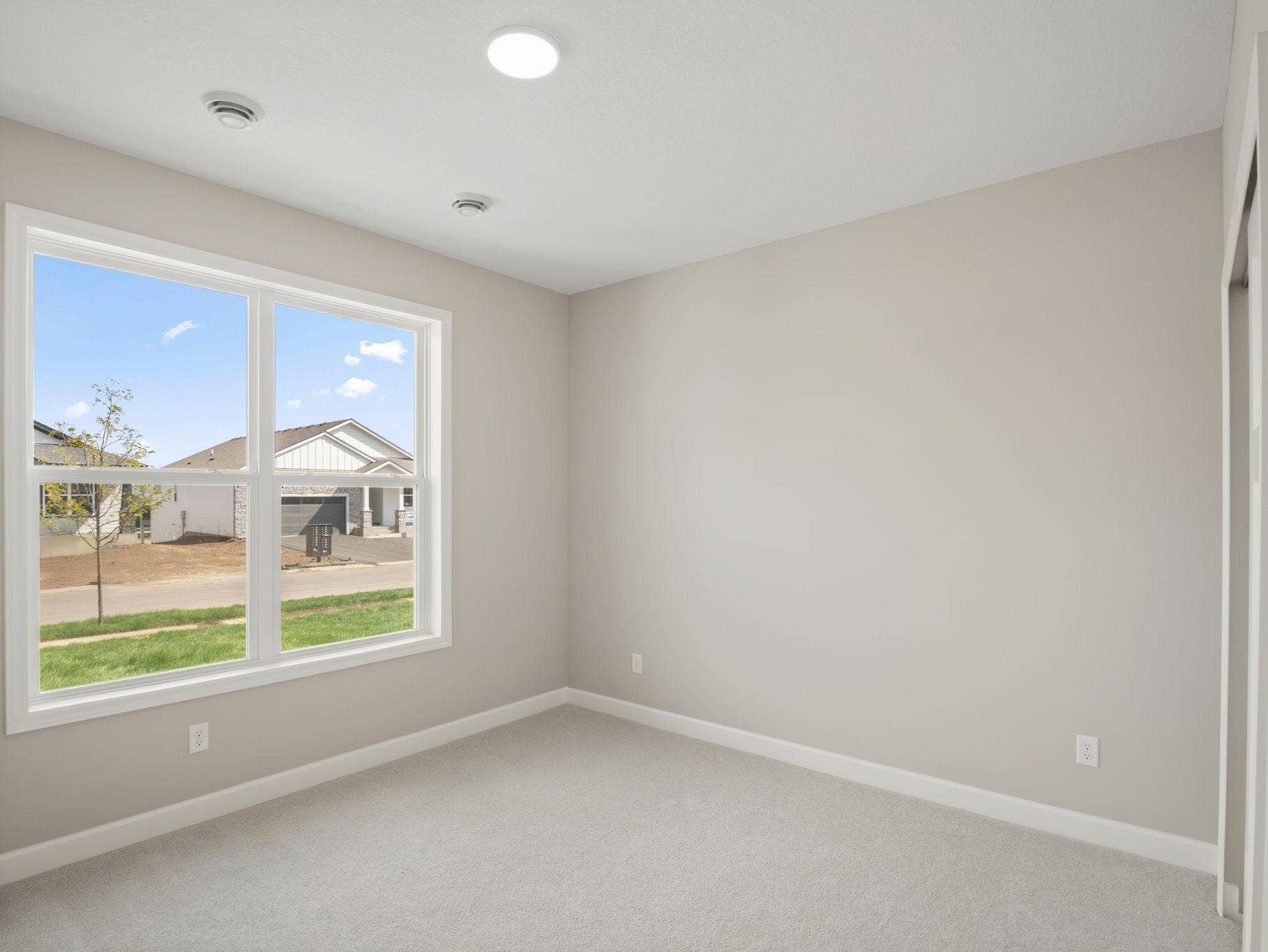 4_MIN_Westwind_Pic_Salerno_QMI_HS3521_Bedroom_1of3_F1.jpg
