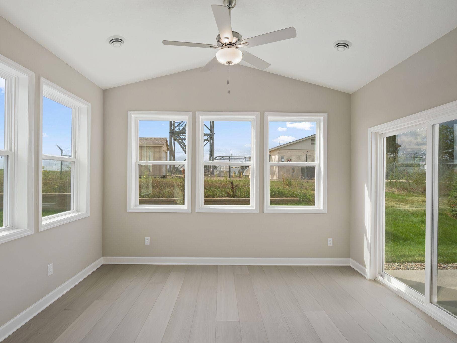 7_MIN_Westwind_Pic_Salerno_QMI_HS3521_FourSeasonPorch_1of2_F1.jpg