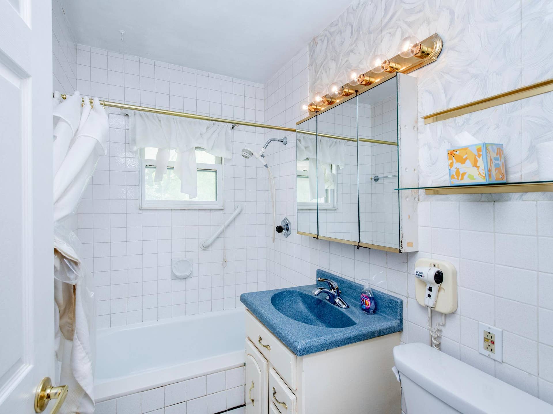 Main Level full bath