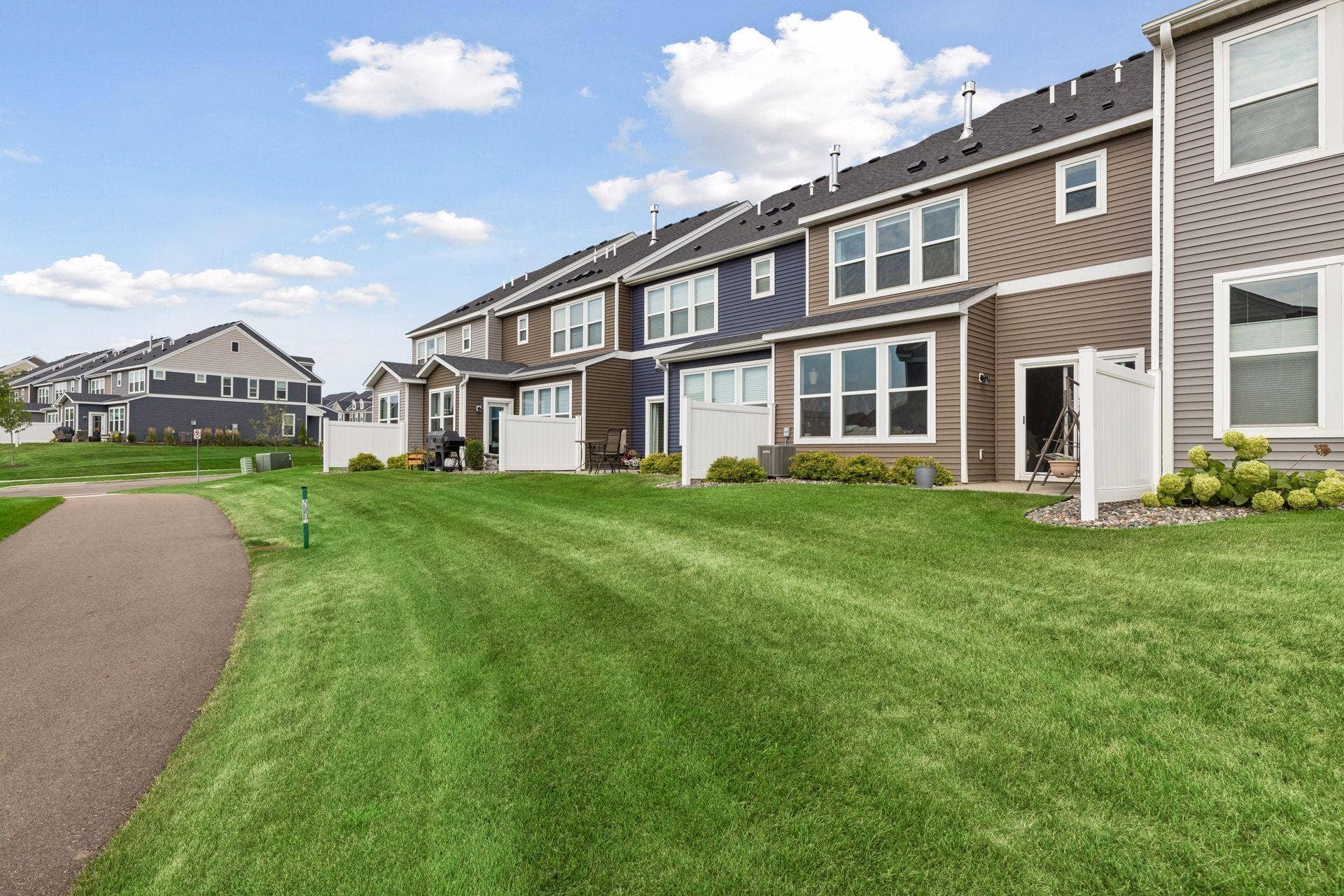 9729 4th Street N, Lake Elmo, MN 55042 9729 4th Street N, Lake Elmo, MN 55042