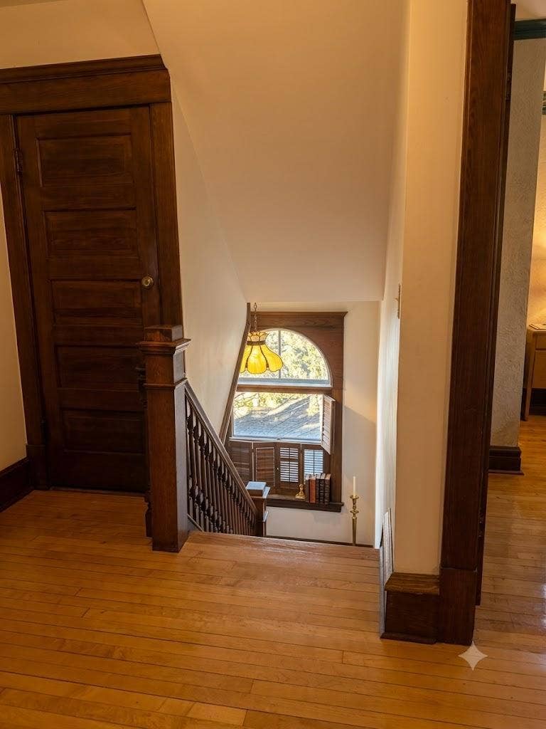 1033 Grand Avenue, 100, Saint Paul, MN 55105 Hallway Upstairs.jpeg