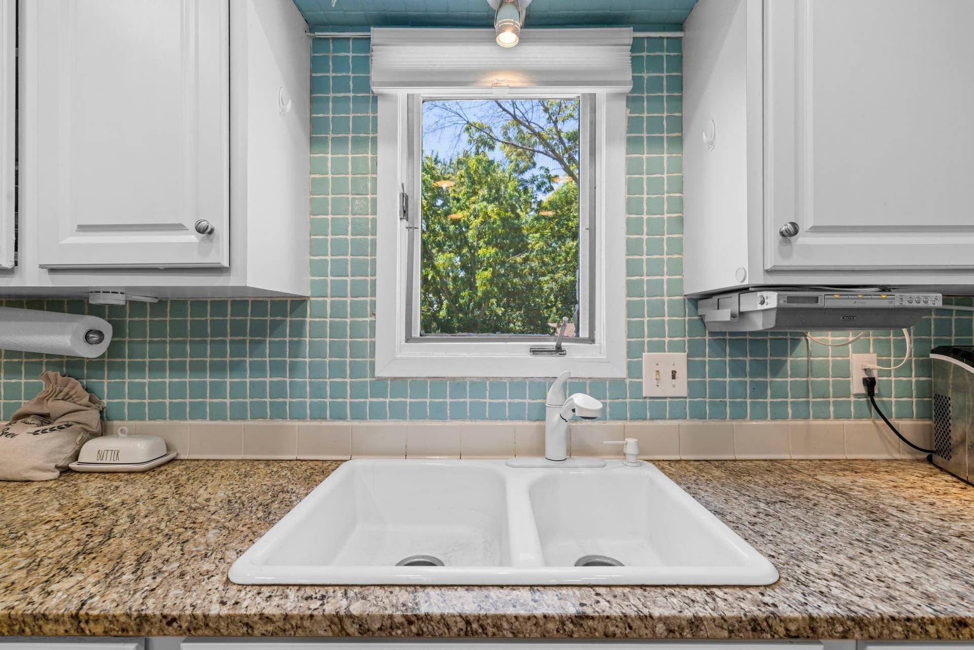 10500 Utah Road, Bloomington, MN 55438 Pretty tile backsplash, kitchen window over kitchen sink