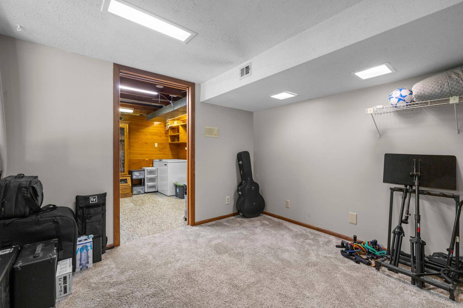 10500 Utah Road, Bloomington, MN 55438 Flex room - could be office/guest space
