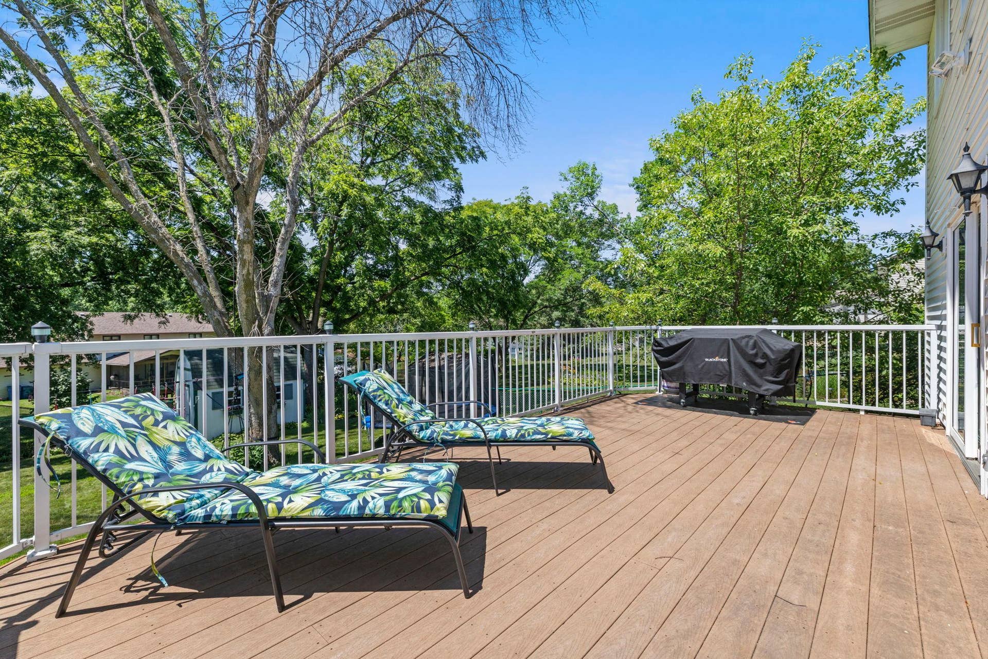 10500 Utah Road, Bloomington, MN 55438 Spacious deck off main level
