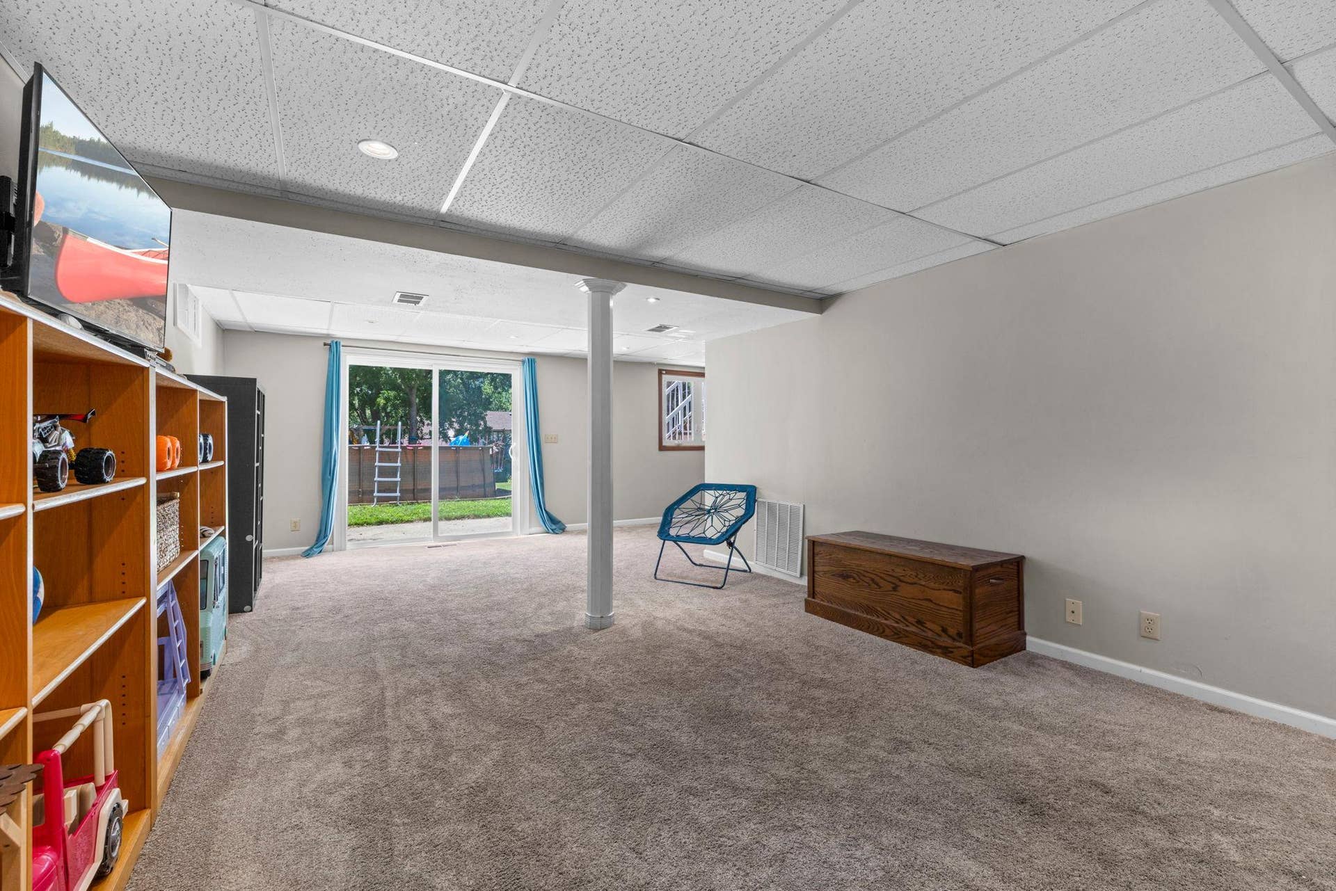 10500 Utah Road, Bloomington, MN 55438 Walk-out lower level