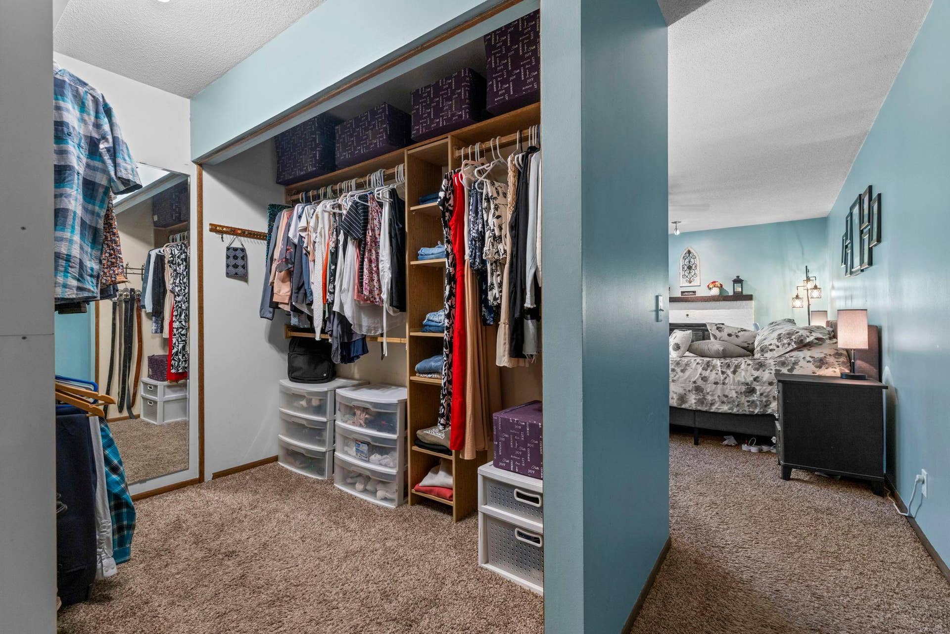 10500 Utah Road, Bloomington, MN 55438 Primary suite walk-in closet