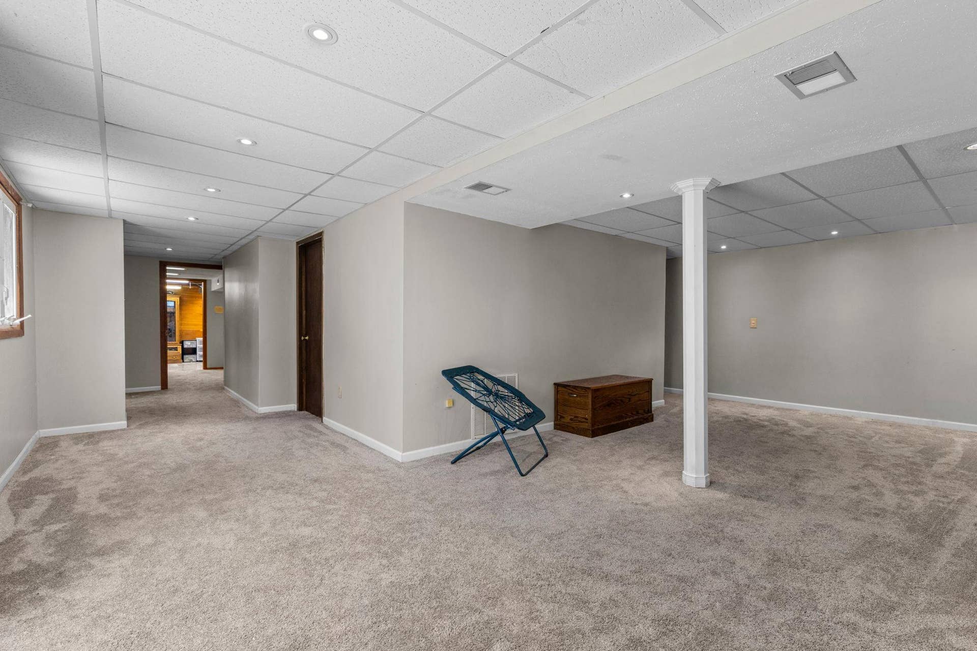 10500 Utah Road, Bloomington, MN 55438 Large U-shaped finished family room
