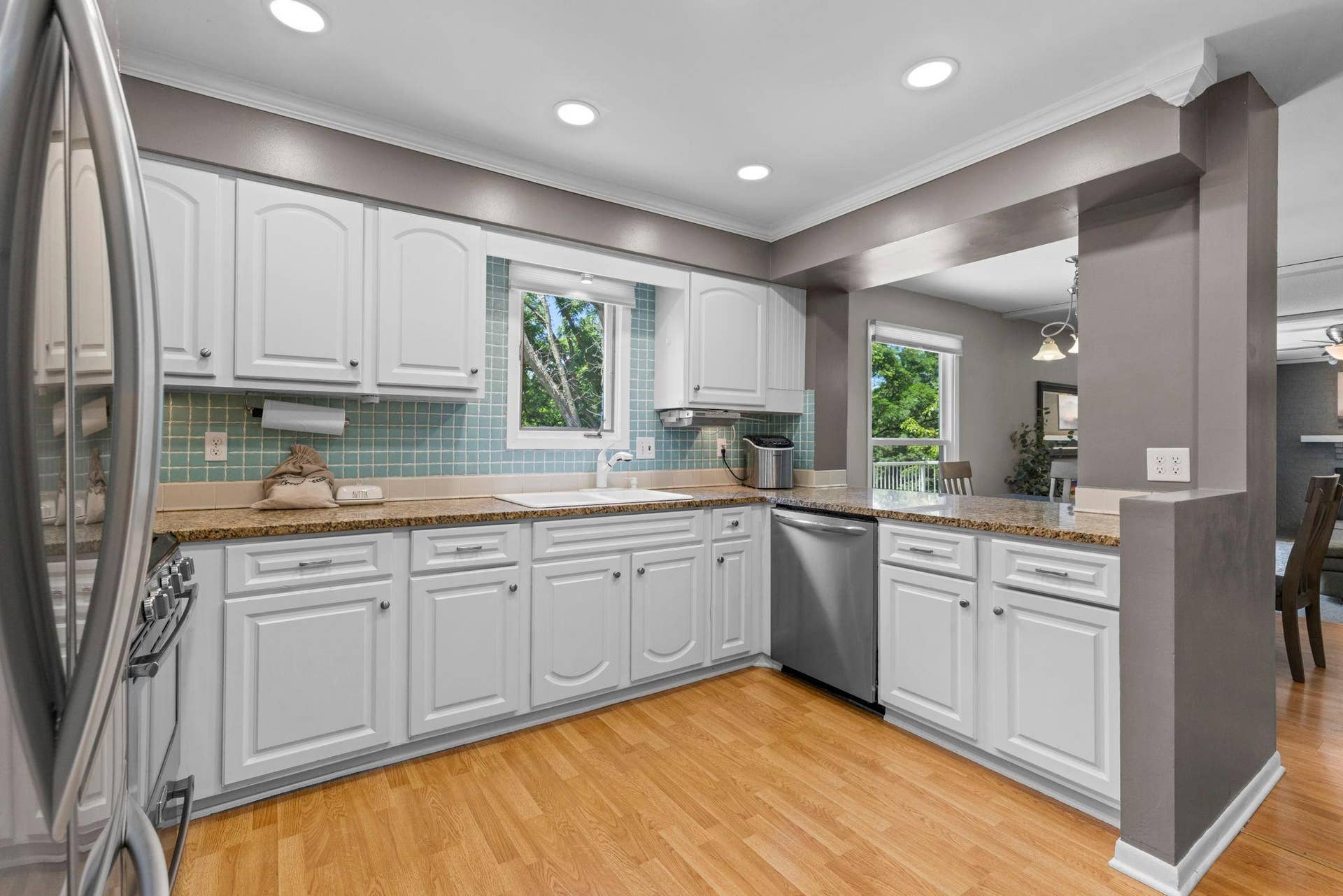 10500 Utah Road, Bloomington, MN 55438 Updated kitchen with granite countertops, SS appliances, recessed lighting