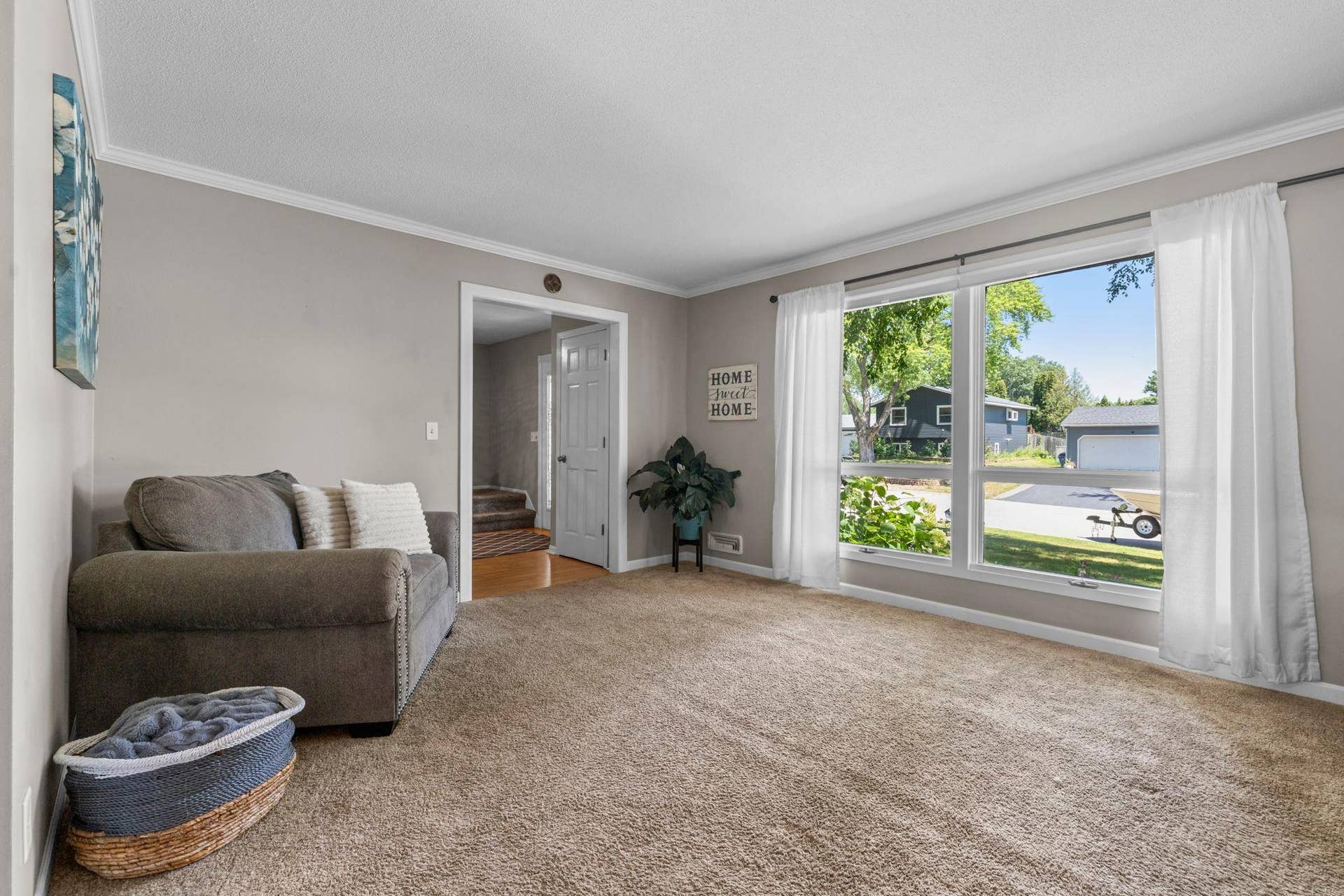 10500 Utah Road, Bloomington, MN 55438 Picture window in living room